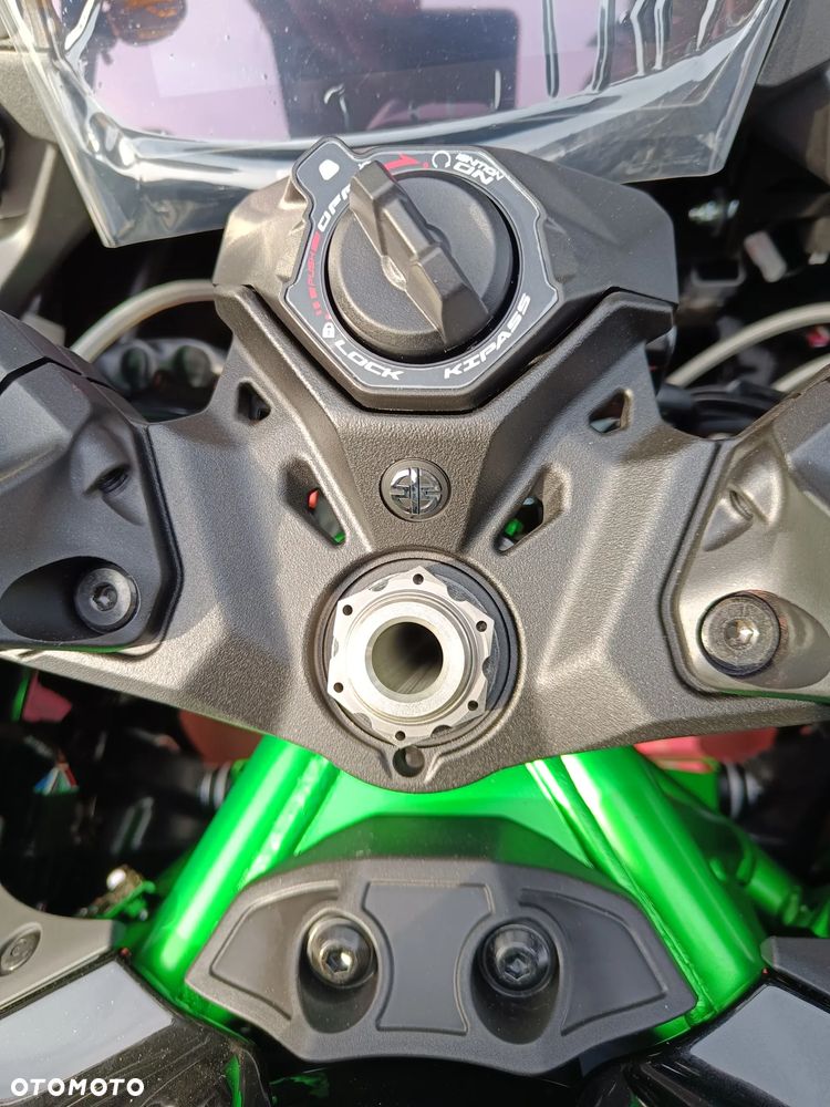 Kawasaki H2 - 16