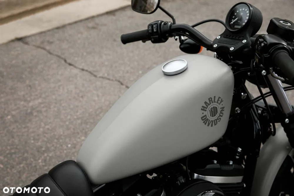 Harley-Davidson Sportster Iron 883 - 11