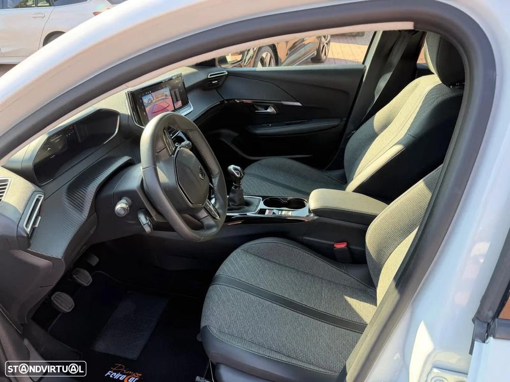 Peugeot 208 - 7