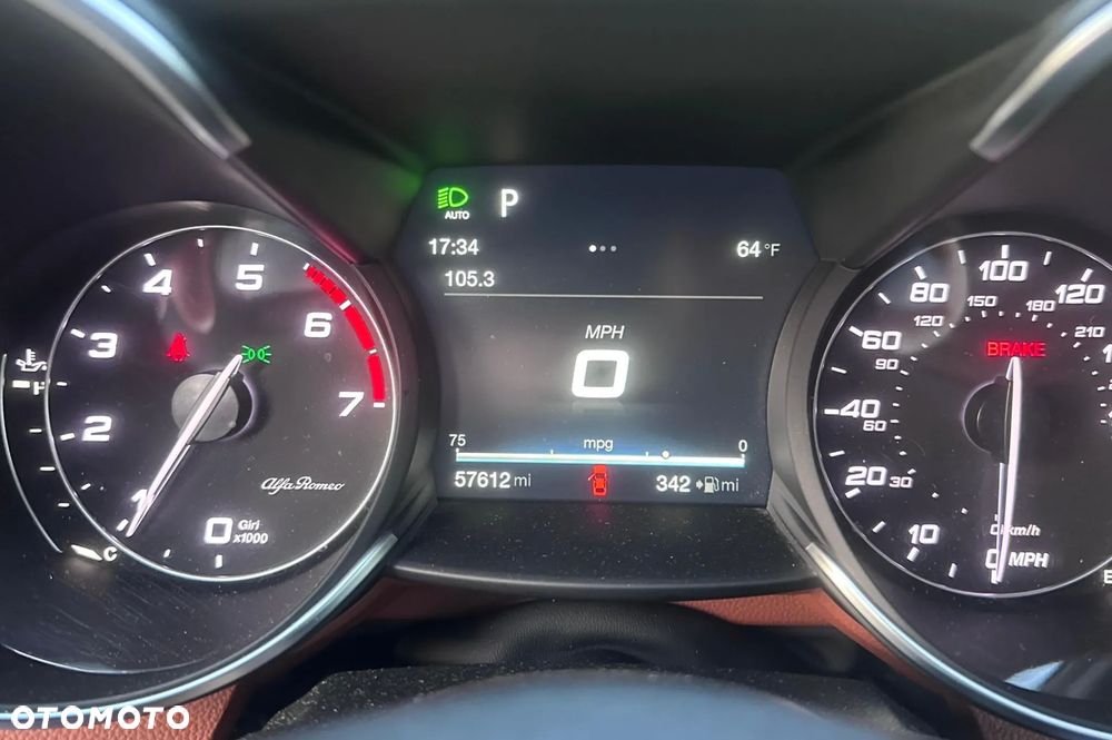 Alfa Romeo Giulia 2.0 Turbo 16V AT8-Q4 Ti - 22