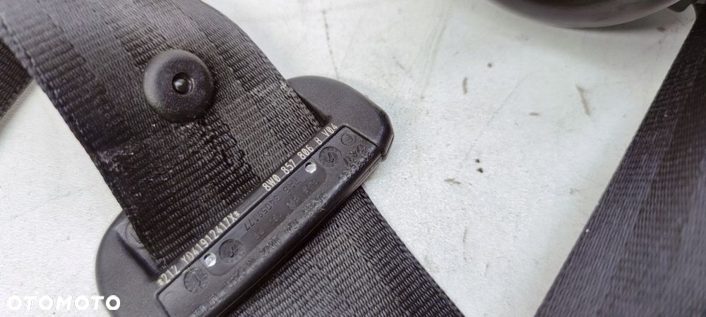 PAS PRAWY TYŁ AUDI A4 B9 8W0857806B USZKODZONY - 6