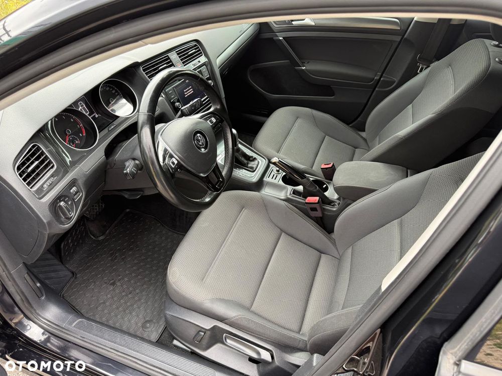Volkswagen Golf - 8
