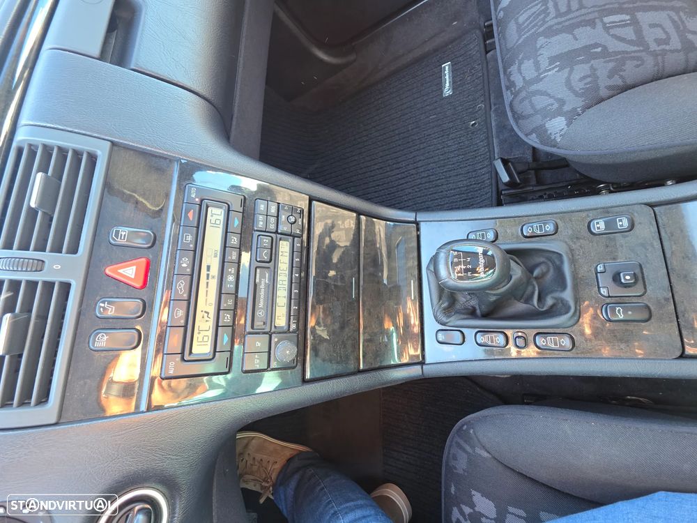Mercedes-Benz E 250 TD Classic - 16