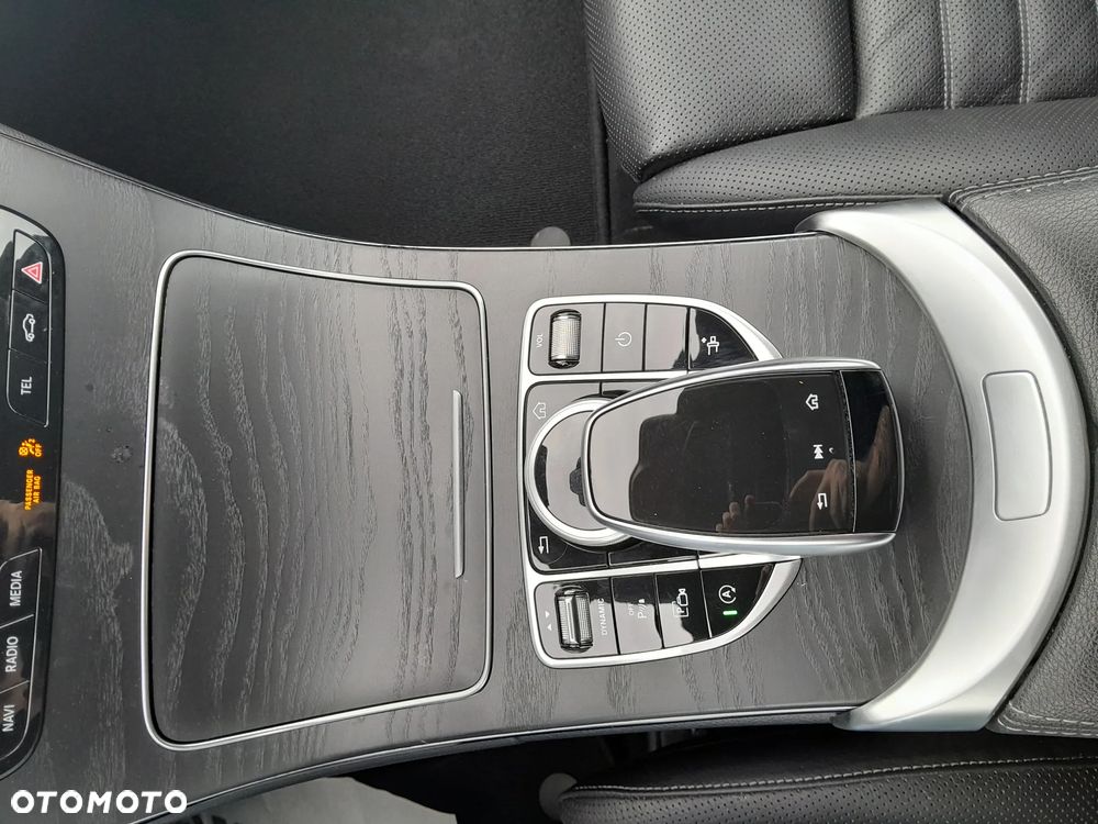 Mercedes-Benz Klasa C 300 9G-TRONIC - 12