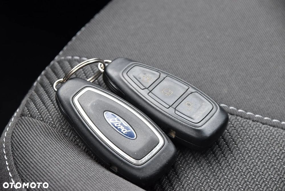 Ford Kuga - 39