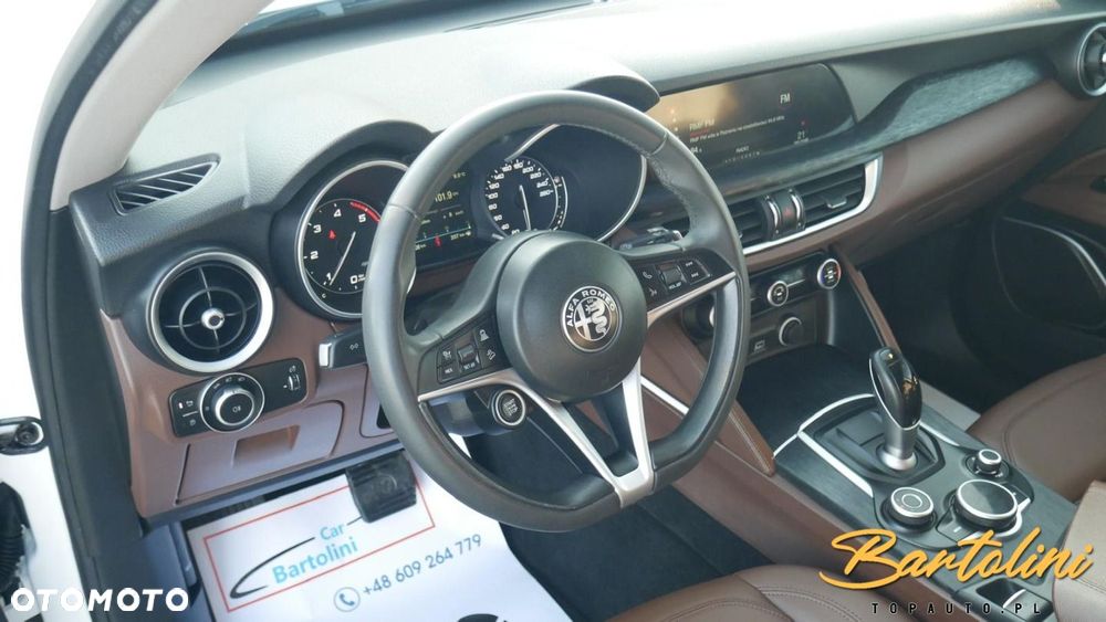 Alfa Romeo Stelvio - 12