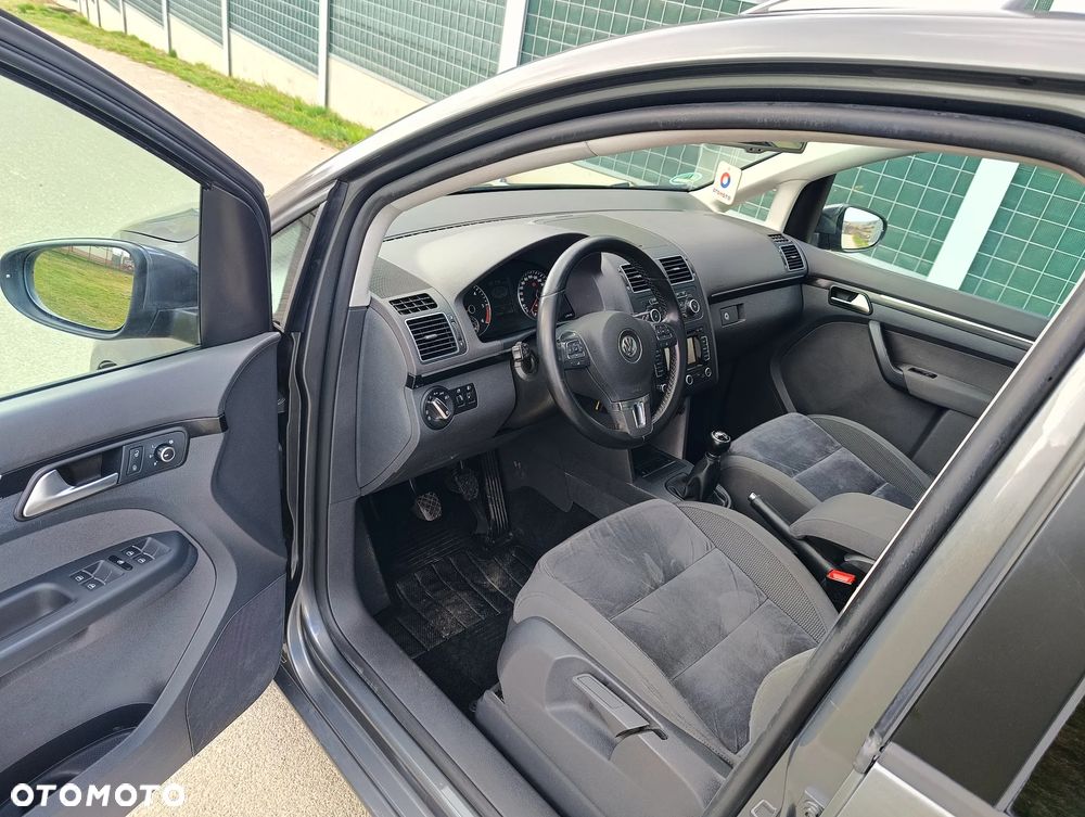 Volkswagen Touran 2.0 TDI DPF BlueMotion Technology Highline - 23