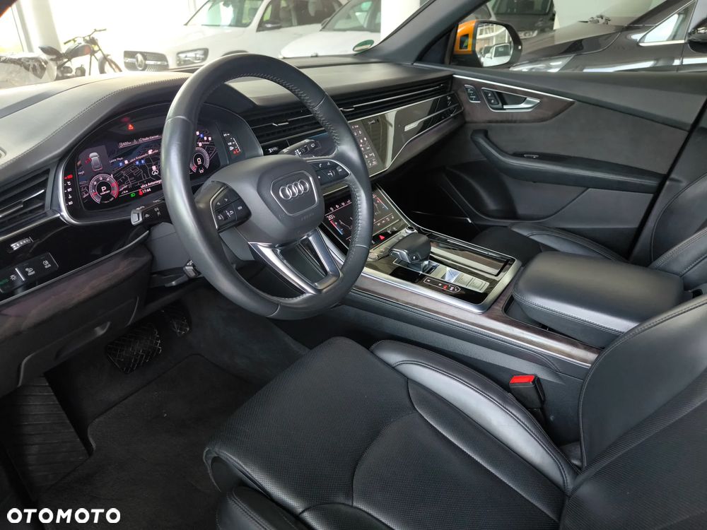 Audi Q8 - 10