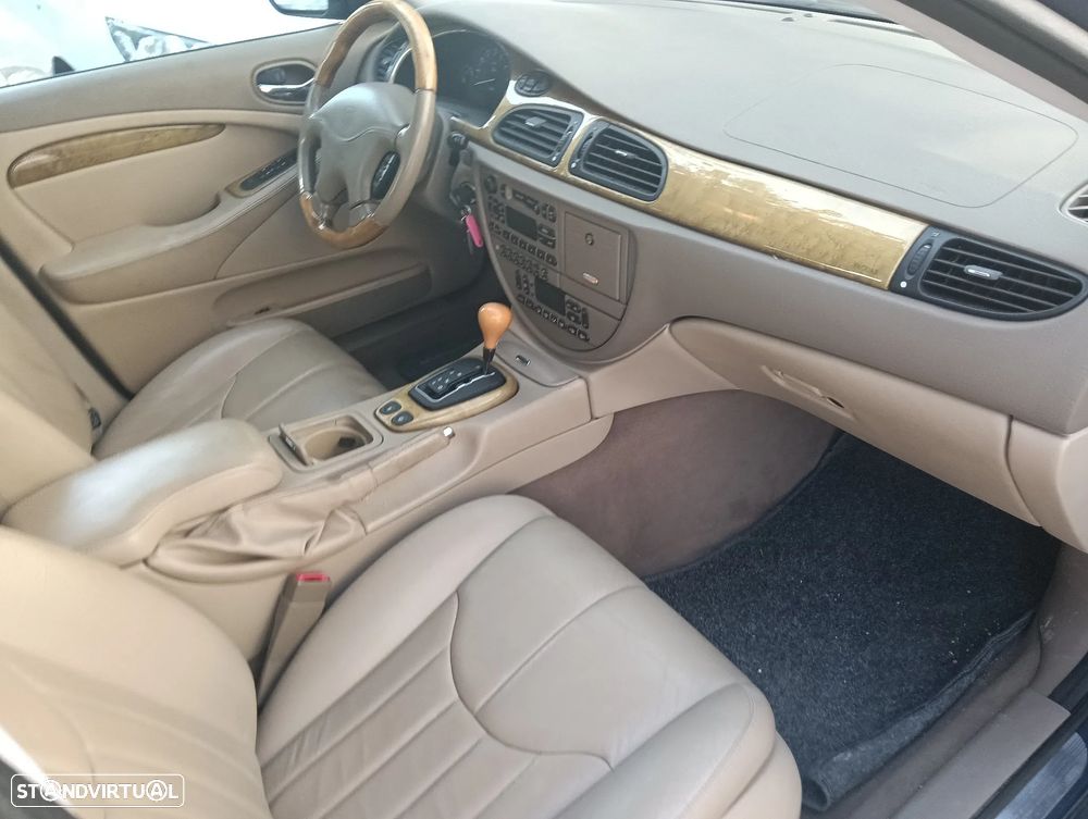 Jaguar S-Type 3.0 V6 Executive Auto. - 35