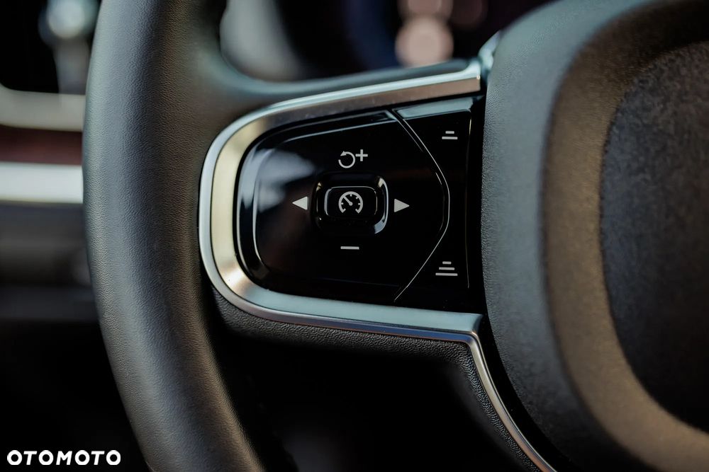 Volvo XC 60 B5 B AWD Plus Black Edition - 28