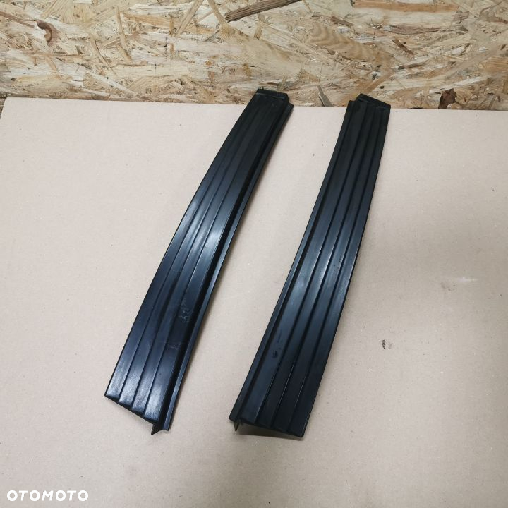 BMW E24 635CSI EUROPA OSŁONA ZEWNĘTRZNA LEWA/PRAWA ( SKRZELA REKINA) NR. 51131843865 OEM - 2