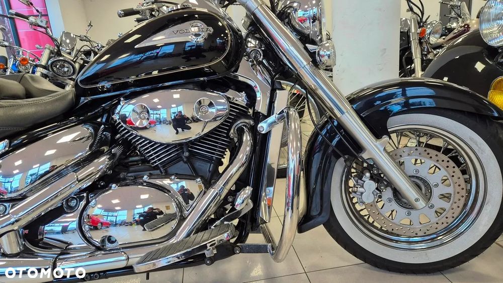 Suzuki Intruder - 11