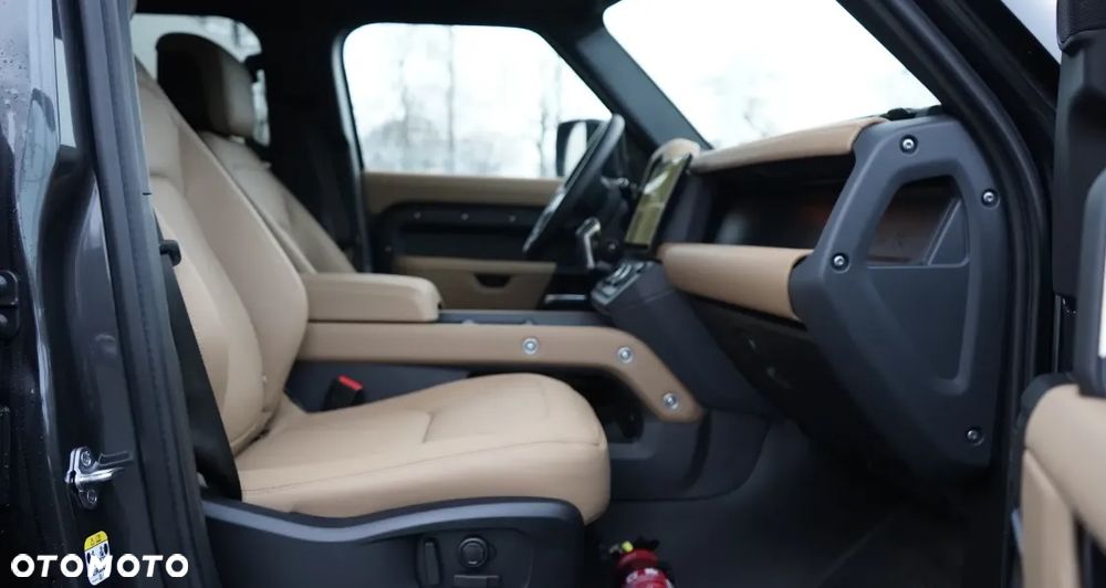 Land Rover Defender - 18