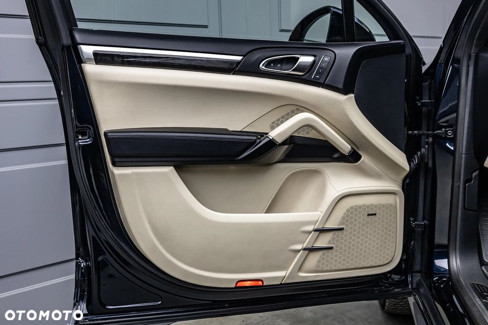 Porsche Cayenne - 14