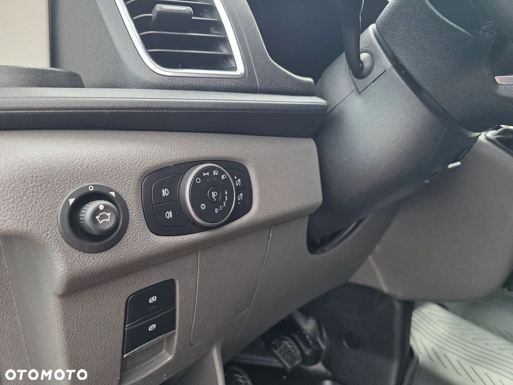 Ford Transit L4 RWD Trend - 24