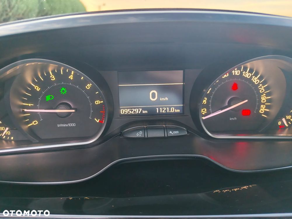 Peugeot 208 - 24