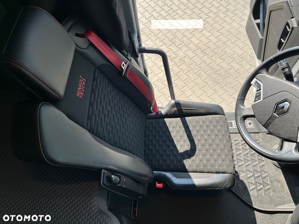 Renault T520 High Sleeper Cab - 8