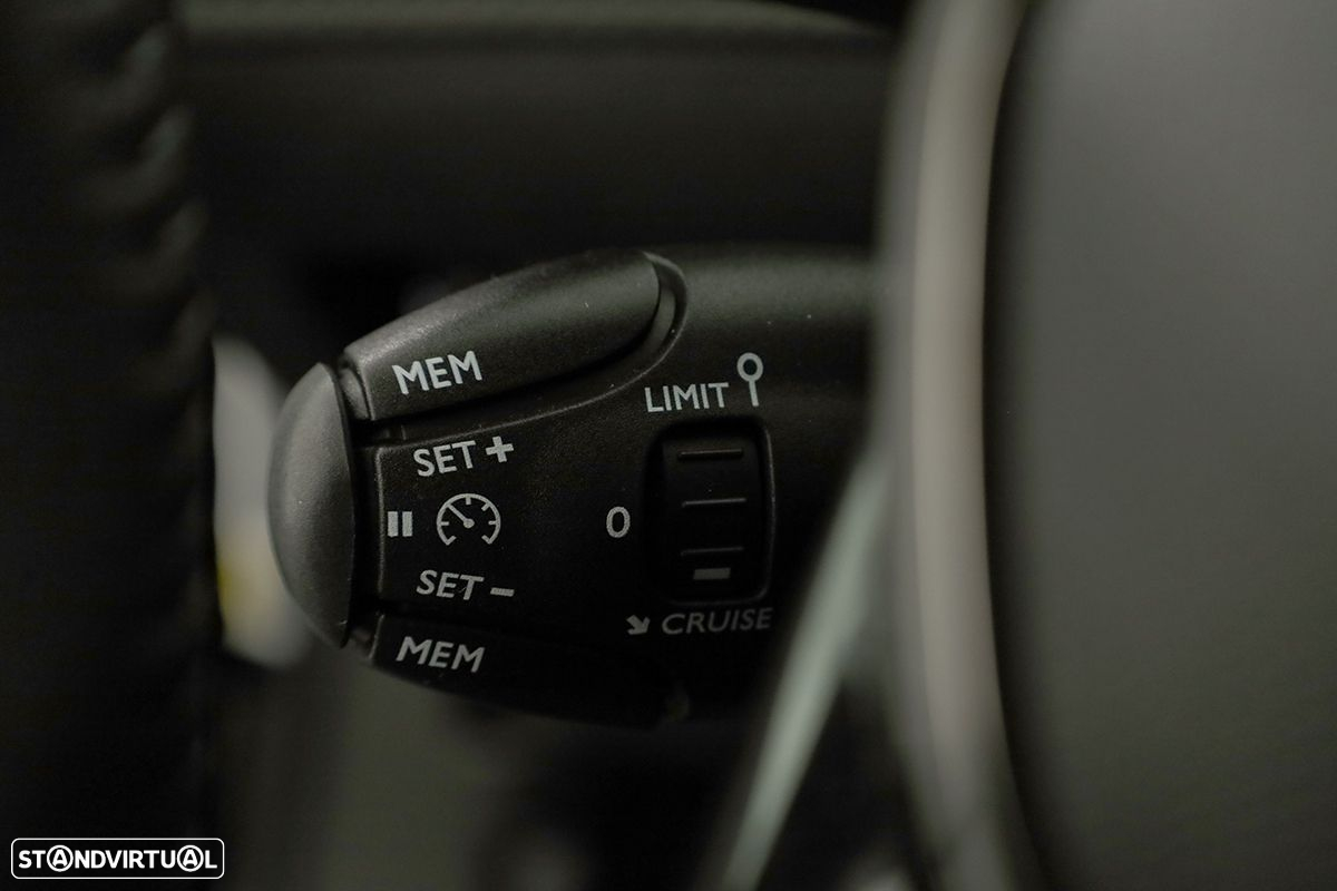 Peugeot 2008 1.2 PureTech Allure - 18