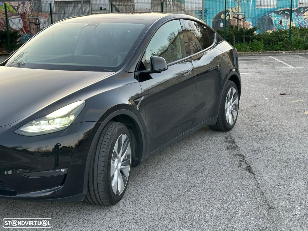 Tesla Model Y Long Range Dual Motor AWD - 2