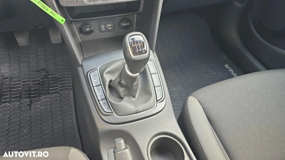 Hyundai KONA - 15