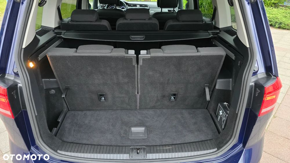 Volkswagen Touran - 36