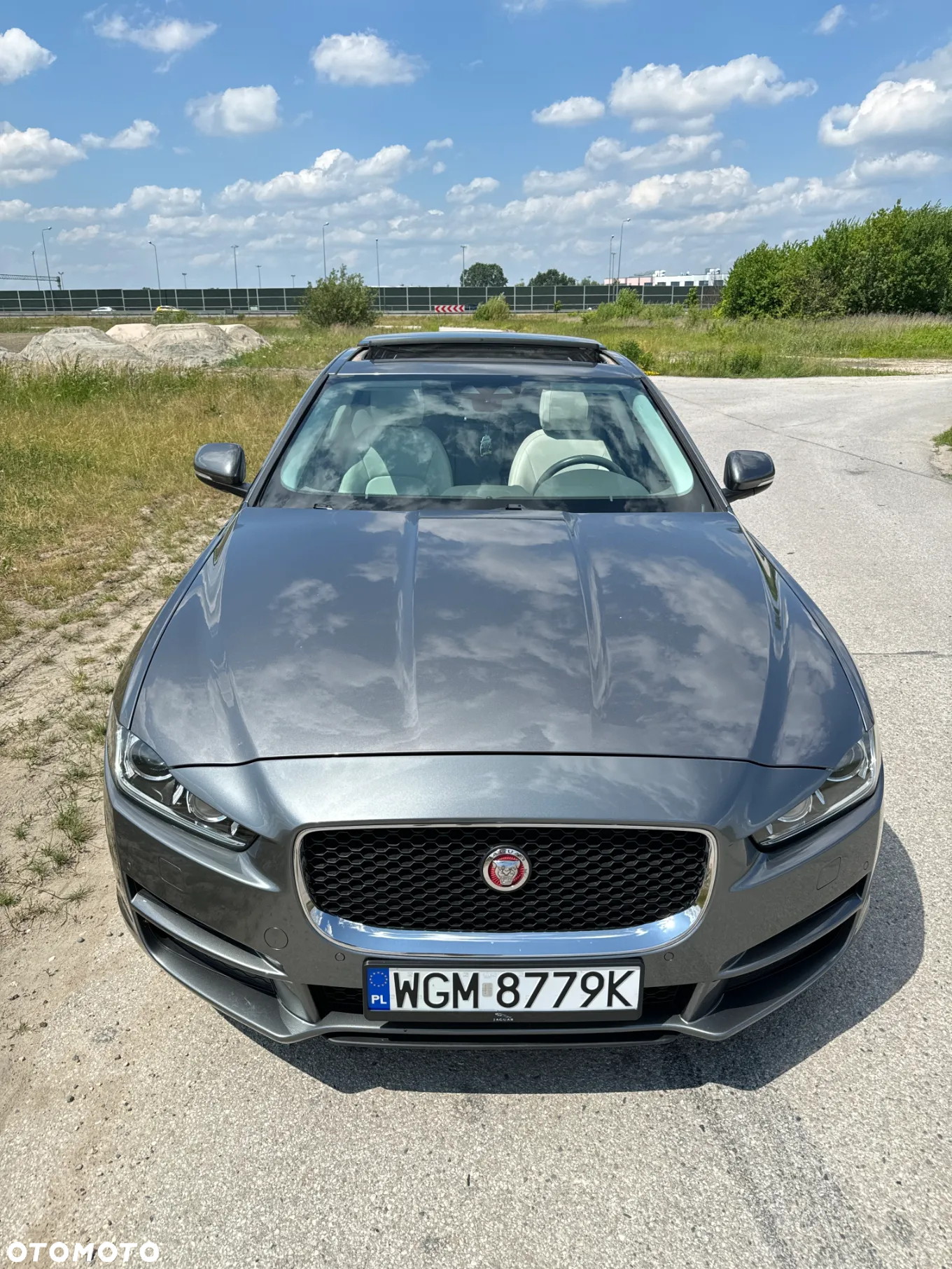 Jaguar XE S - 31