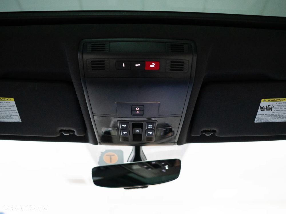 Volkswagen Tiguan - 24