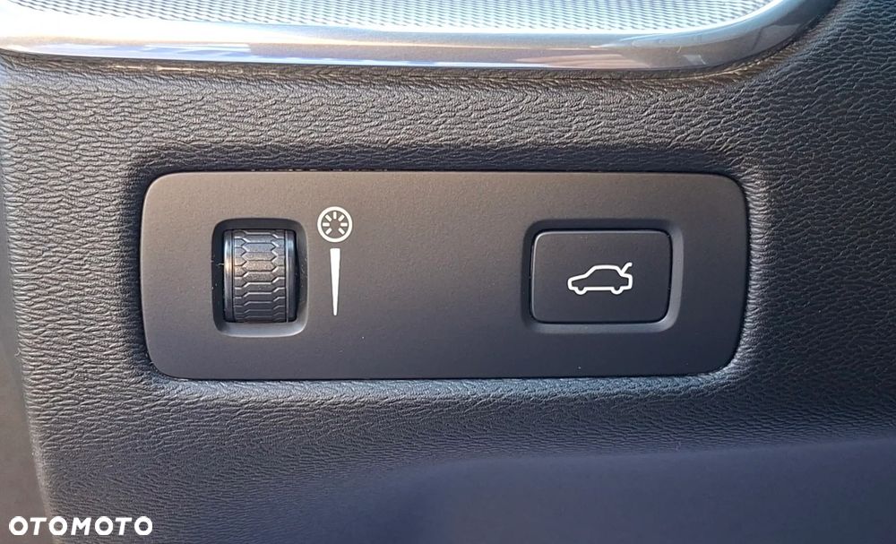 Volvo XC 60 D4 AWD Geartronic RDesign - 29
