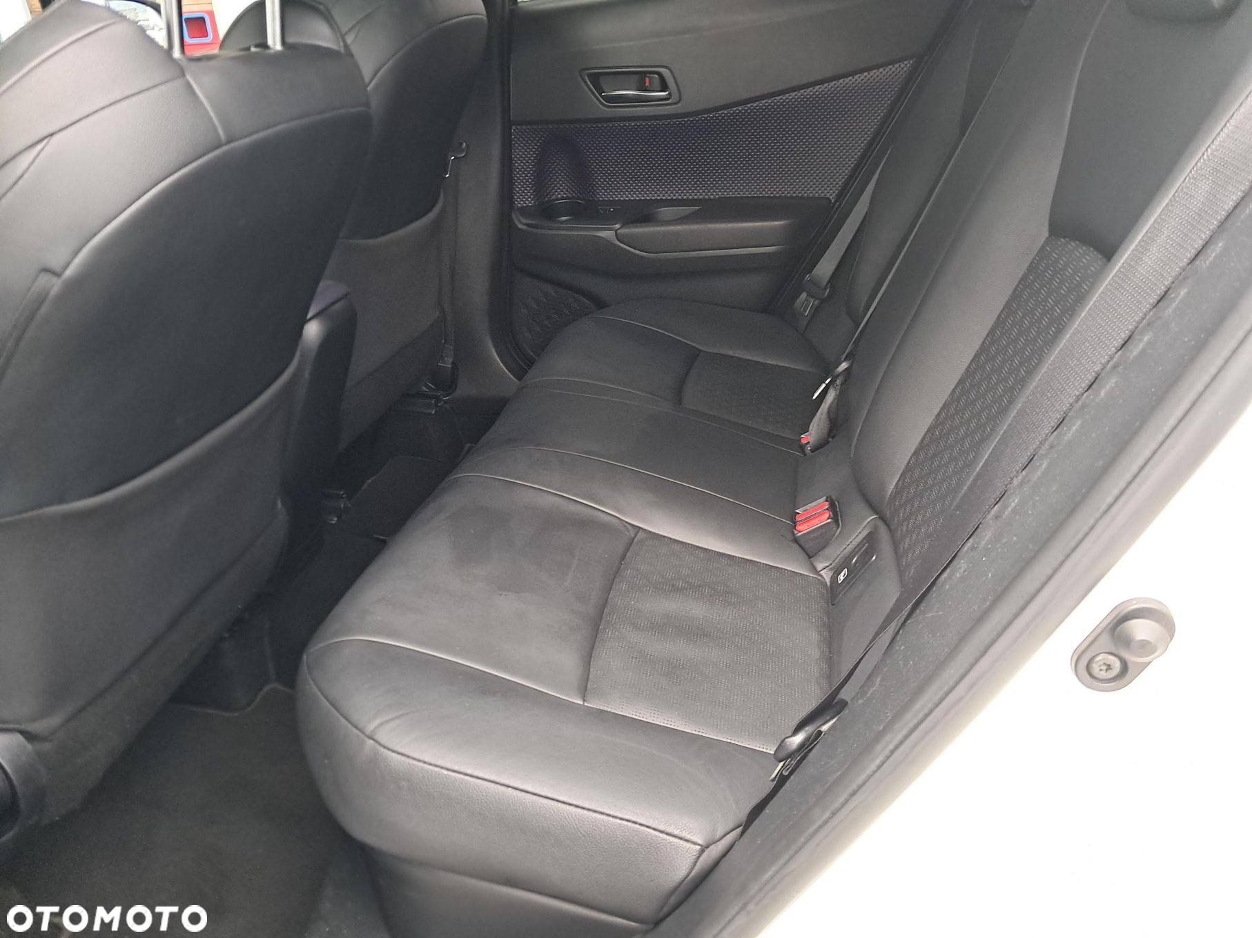 Toyota C-HR 1.8 Hybrid Dynamic - 26