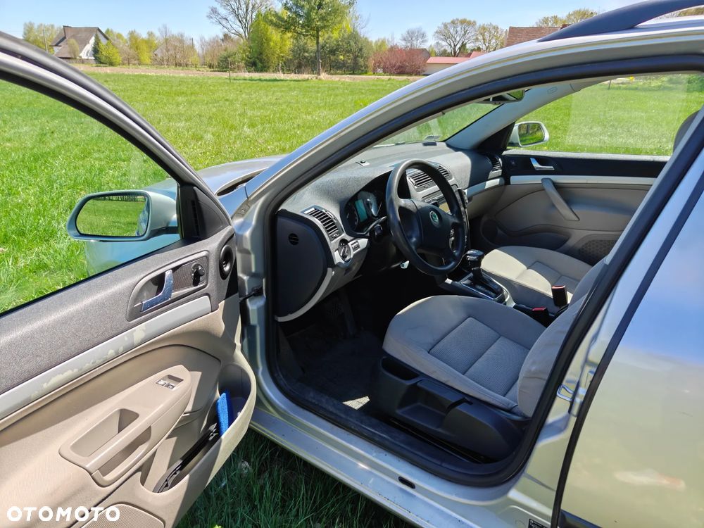 Skoda Octavia 2.0 TDI Ambiente DSG - 7