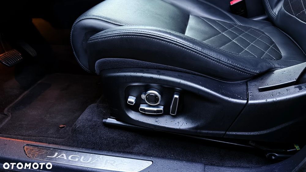 Jaguar E-Pace D240 AWD SE - 31