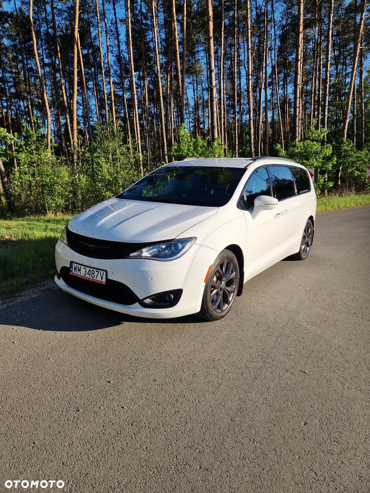 Chrysler Pacifica - 1