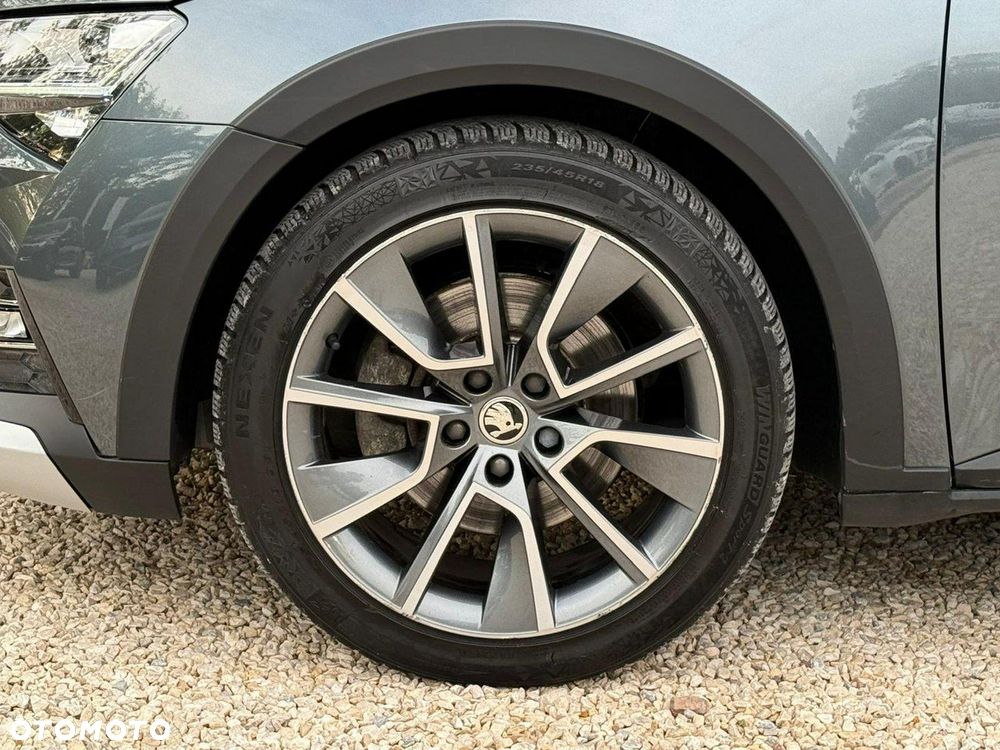 Skoda Superb 2.0 TDI SCR 4x4 Scout DSG - 10