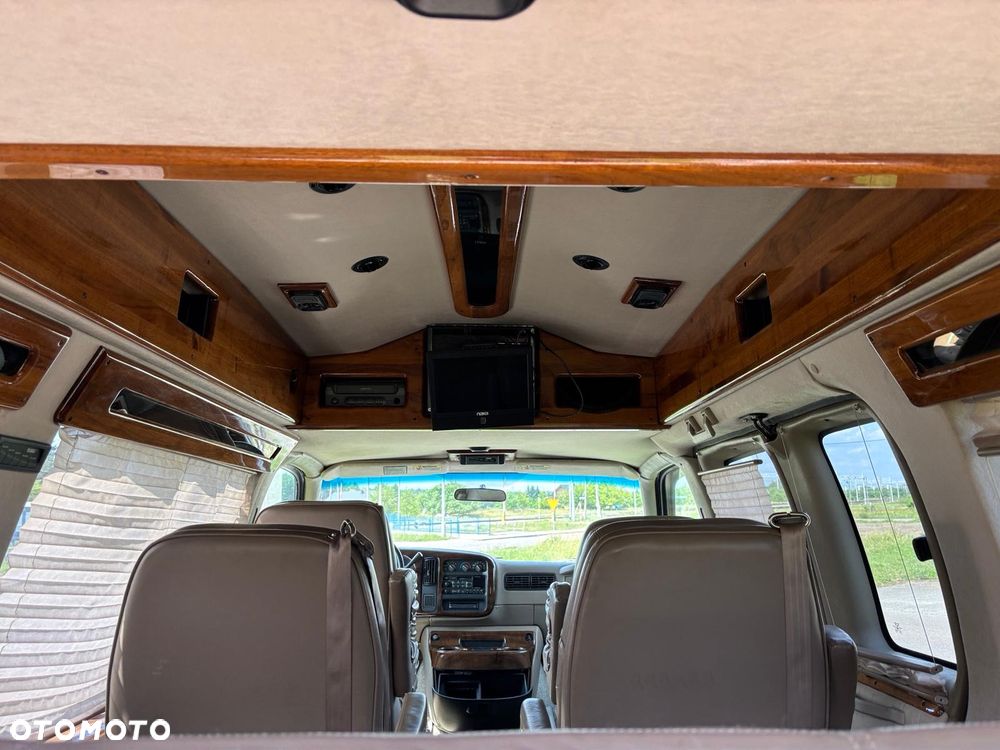 Chevrolet Chevy Van - 26