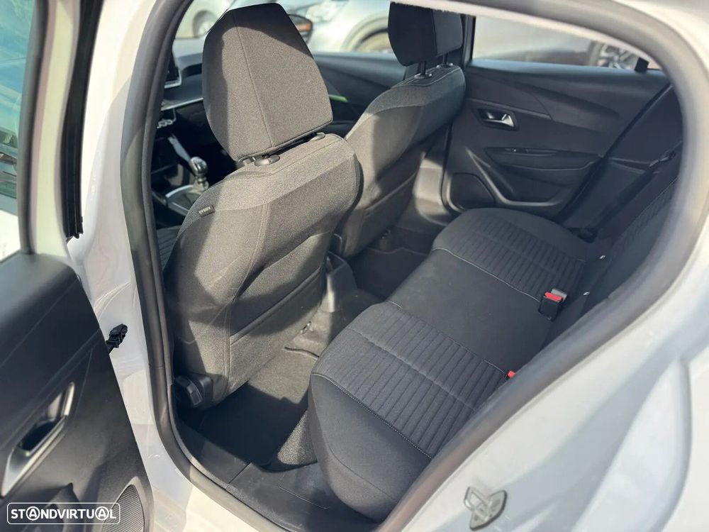 Peugeot 208 - 15