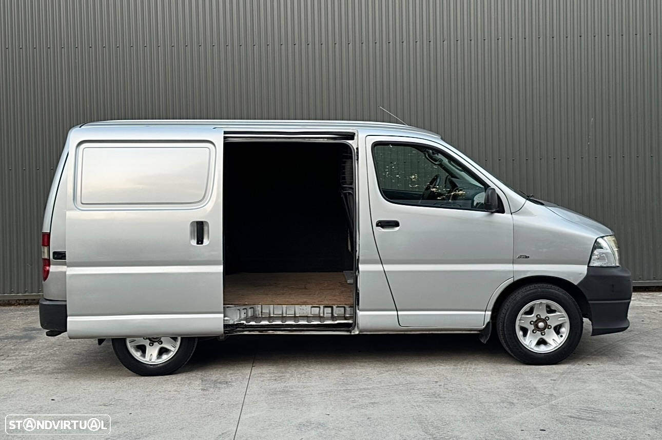 Toyota Hiace - 10