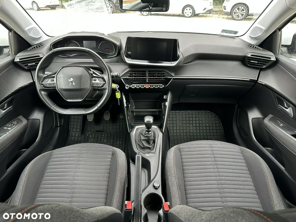 Peugeot 208 - 18