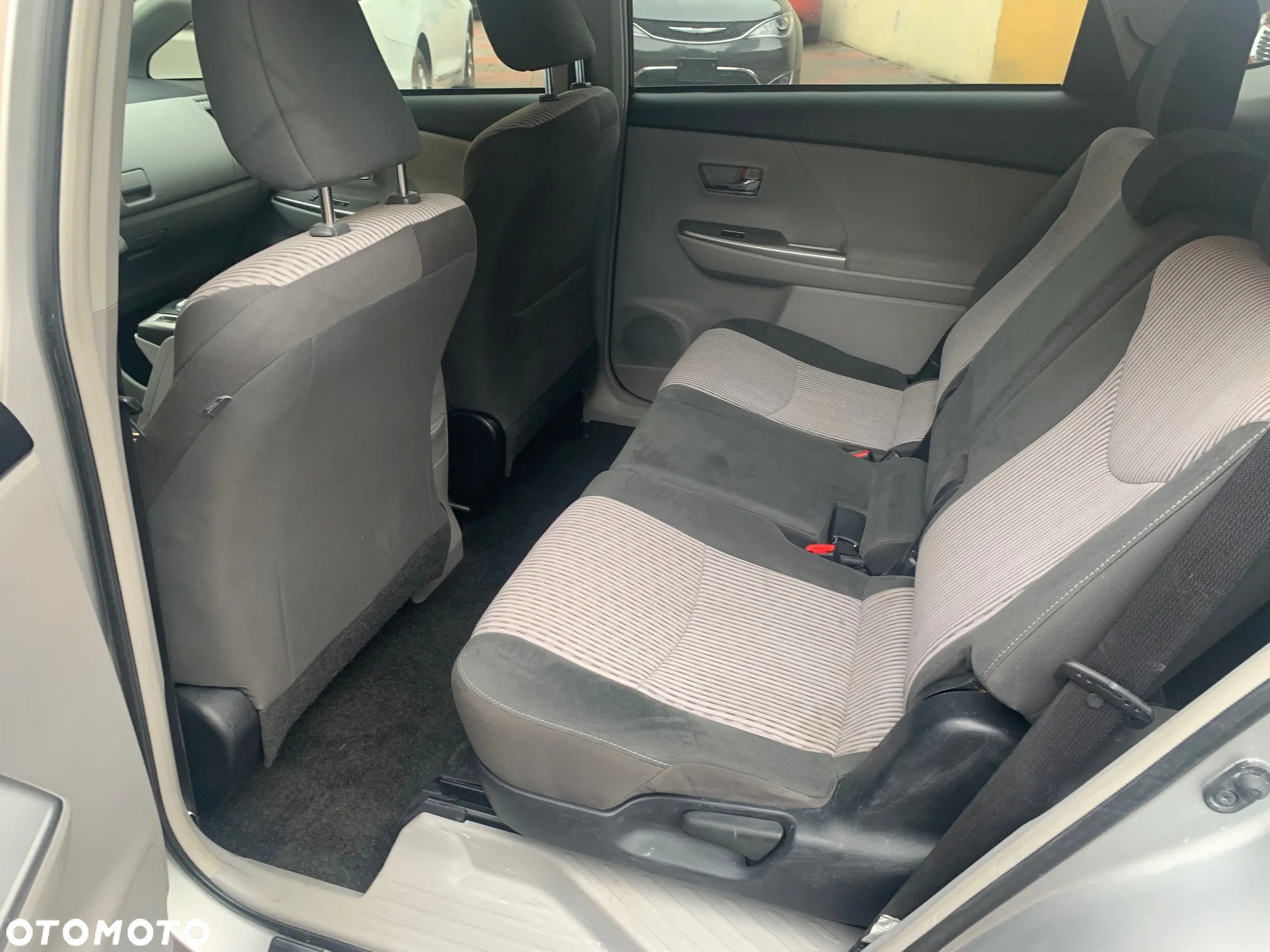 Toyota Prius+ (Hybrid) Life - 14