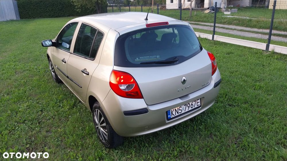 Renault Clio - 11