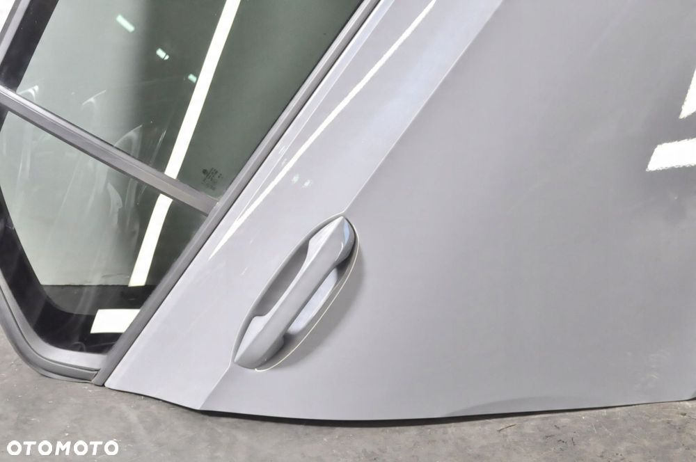 VOLKSWAGEN GOLF VIII  DRZWI PRAWY TYŁ PRAWE TYLNE LA7C - 2