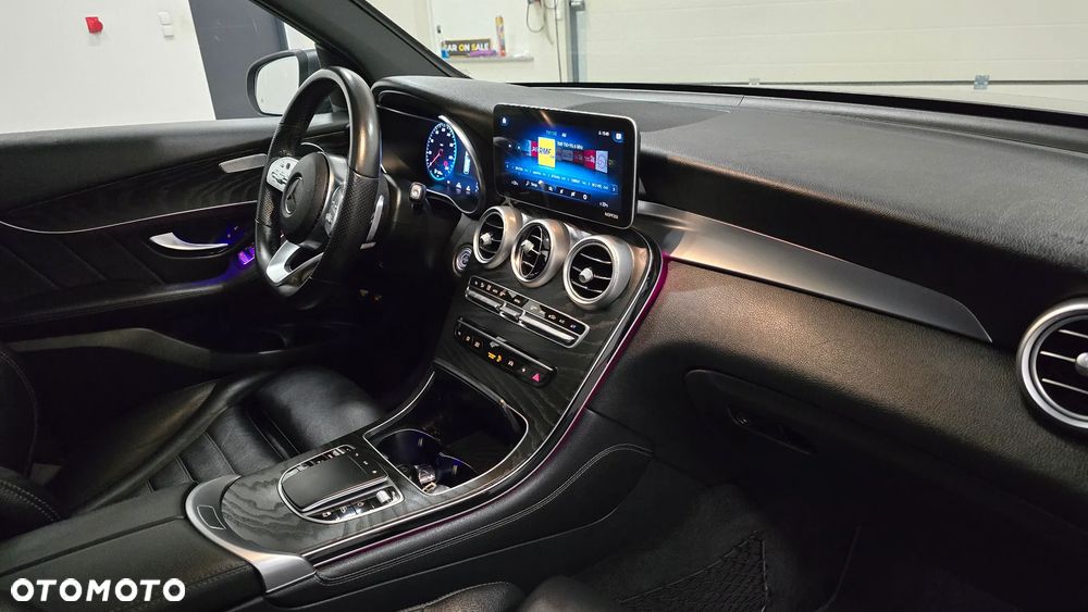 Mercedes-Benz GLC 300 d 4Matic 9G-TRONIC AMG Line Plus - 24