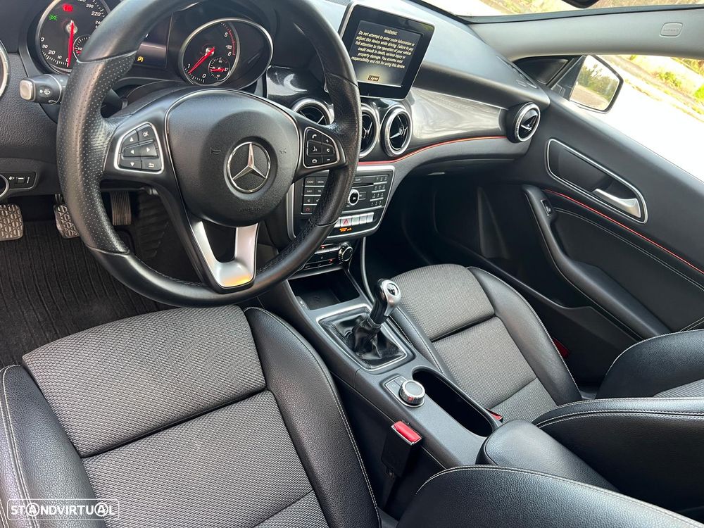 Mercedes-Benz CLA 180 d Shooting Brake AMG Line - 43