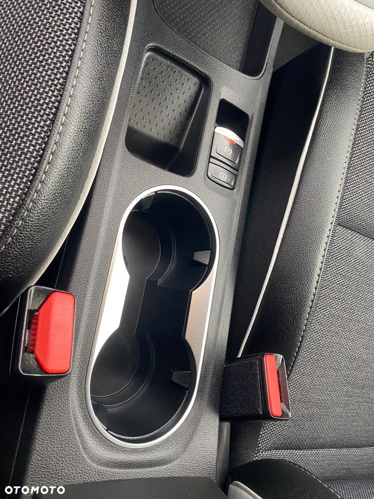 Renault Captur TCe 140 GPF BUSINESS EDITION - 22