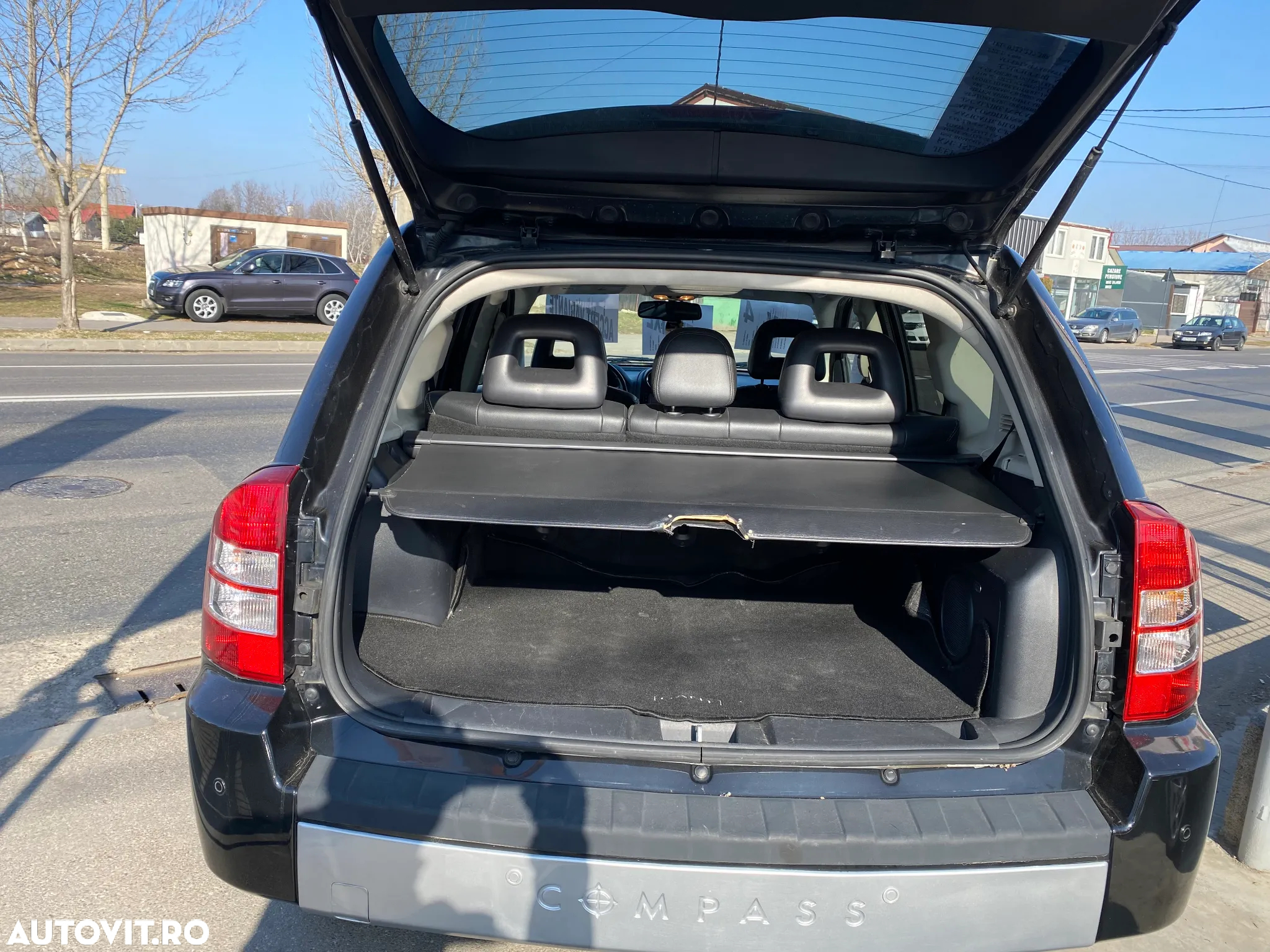 Jeep Compass - 10