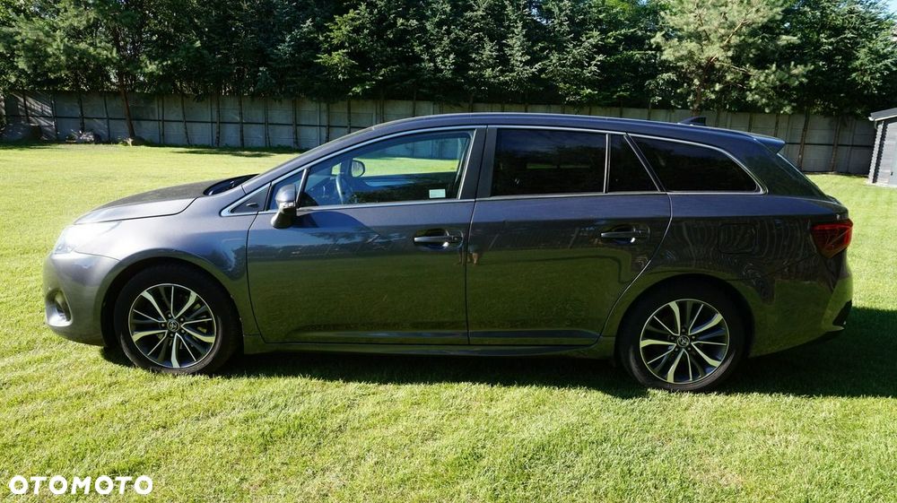 Toyota Avensis - 8
