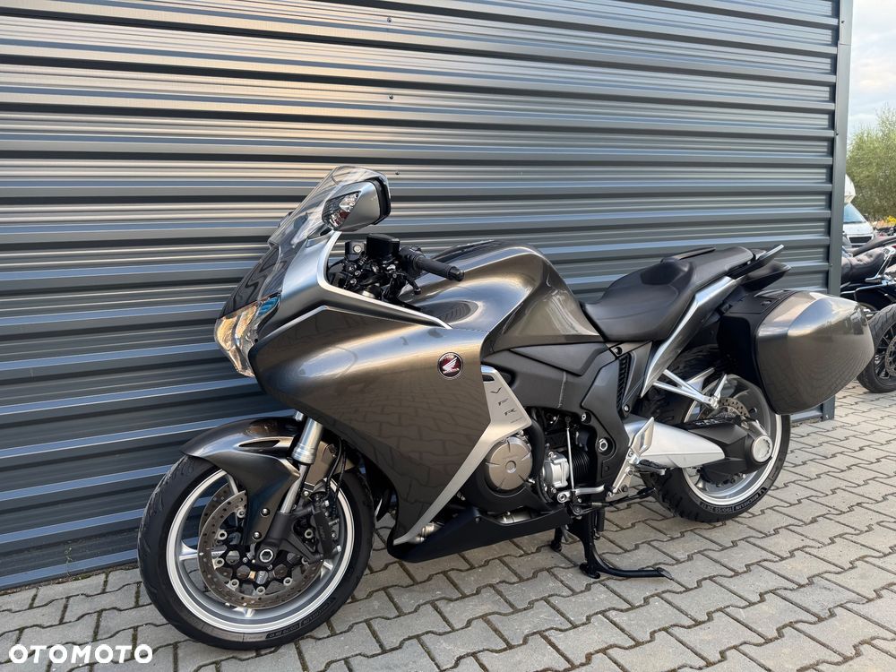 Honda VFR - 2