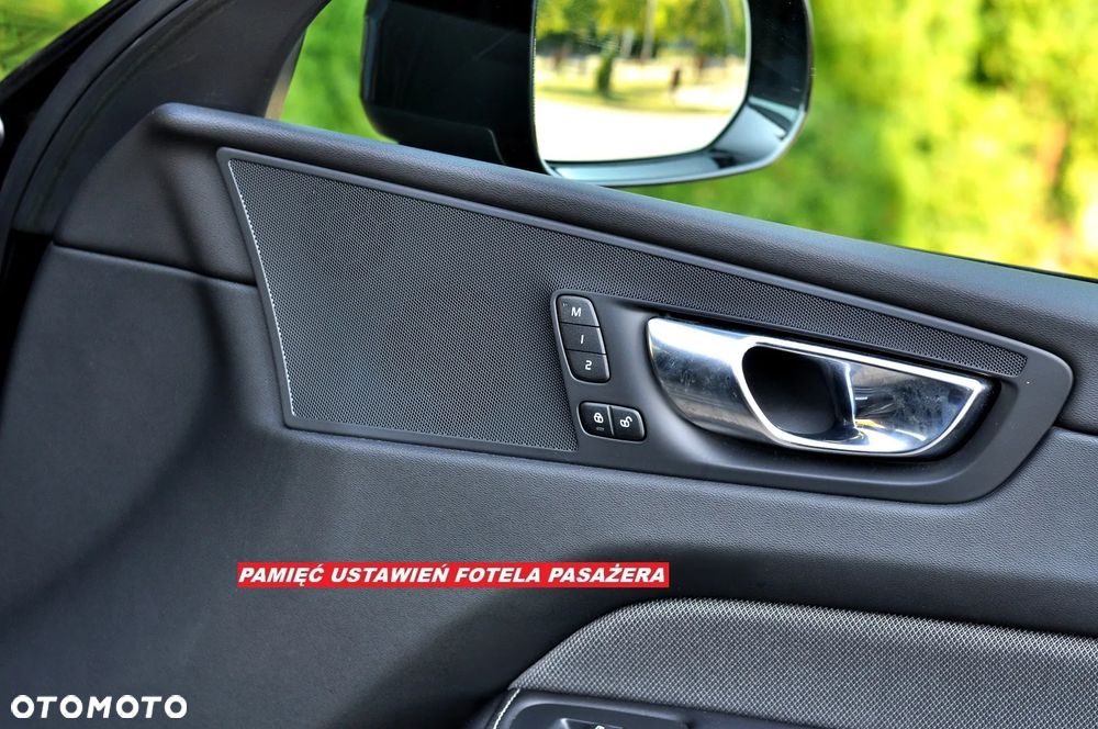 Volvo XC 60 B4 D Plus Dark - 21