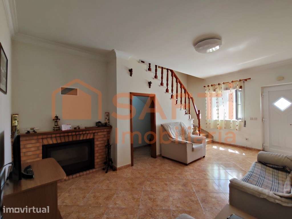 MORADIA T3 COM GARAGEM, TERRENO DE CULTIVO E POÇO DE REGA - Grande imagem: 4/37