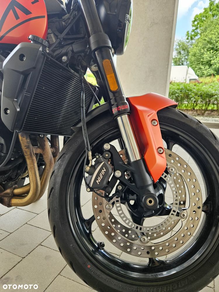 Triumph Trident - 18