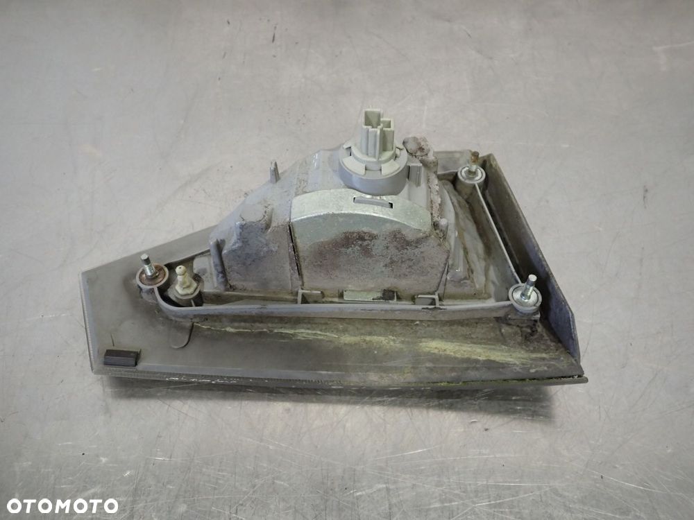 LAMPA PRAWA TYLNA W KLAPIE SUBARU IMPREZA 1.5 - 3